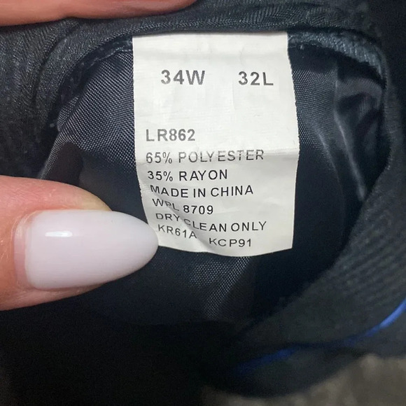 Kenneth Cole Reaction men’s suit - Picture 2 of 2